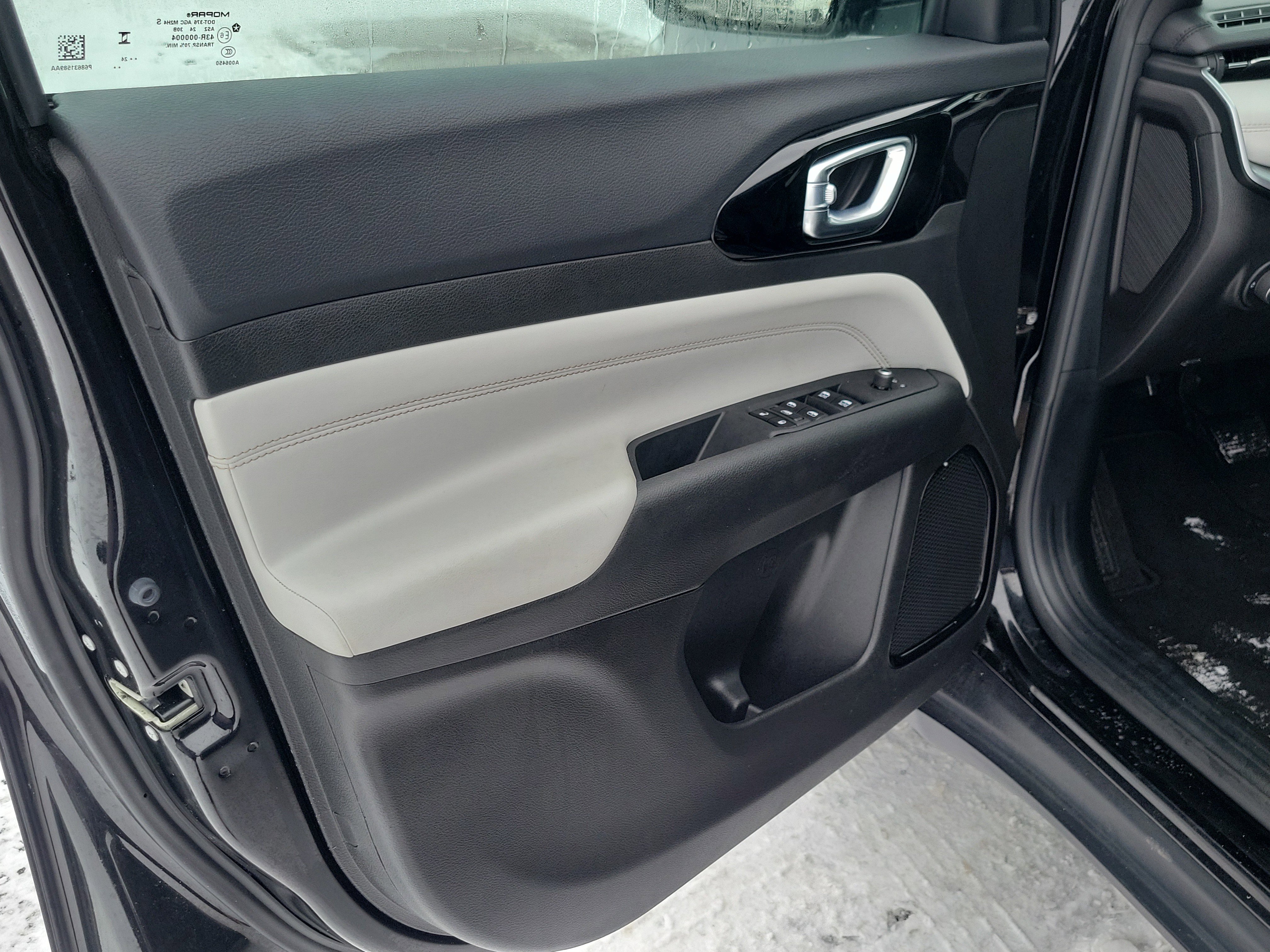 Used 2024 Jeep Compass Limited image 6