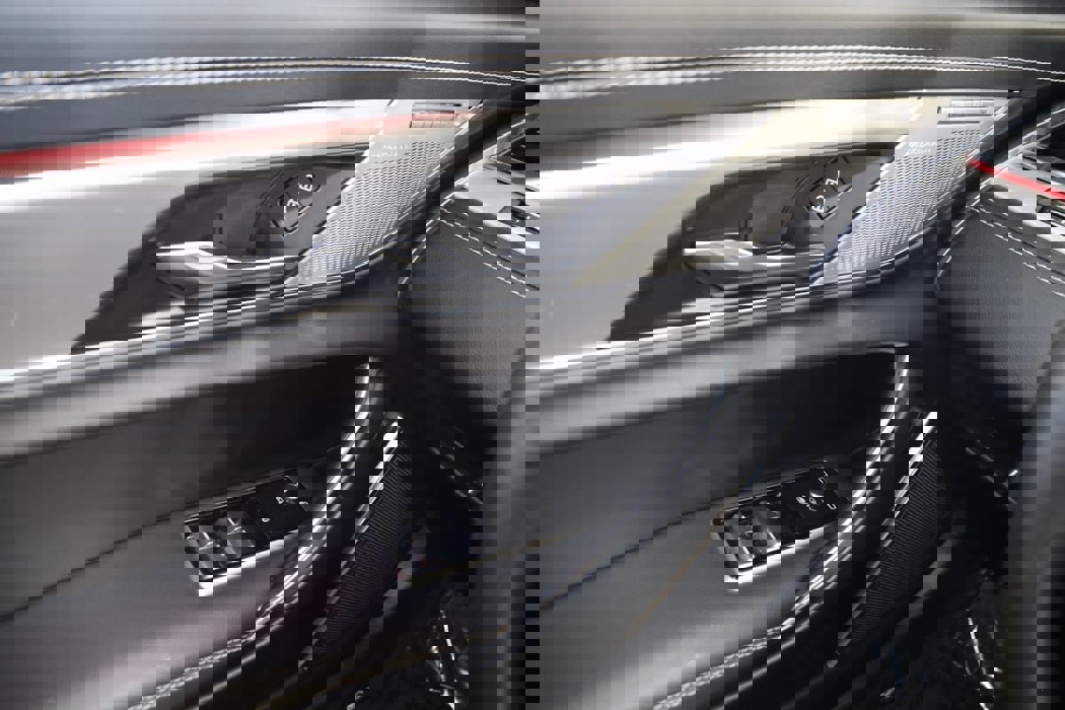 Used 2024 Jaguar XF R-Dynamic SE image 33