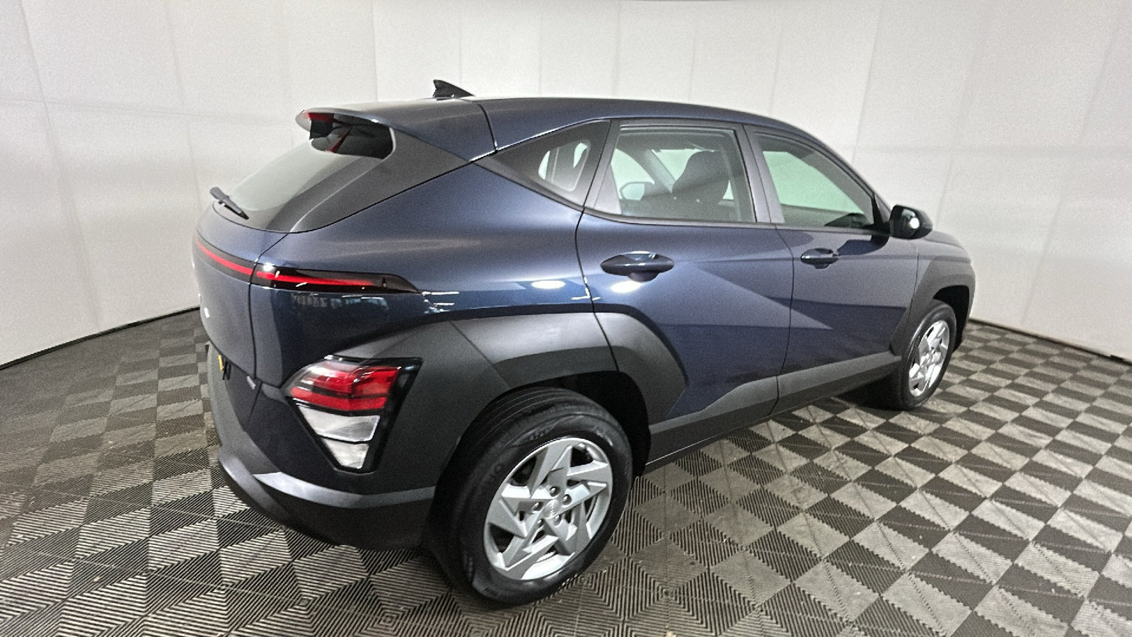 Certified 2025 Hyundai Kona SE AWD/4WD image 3