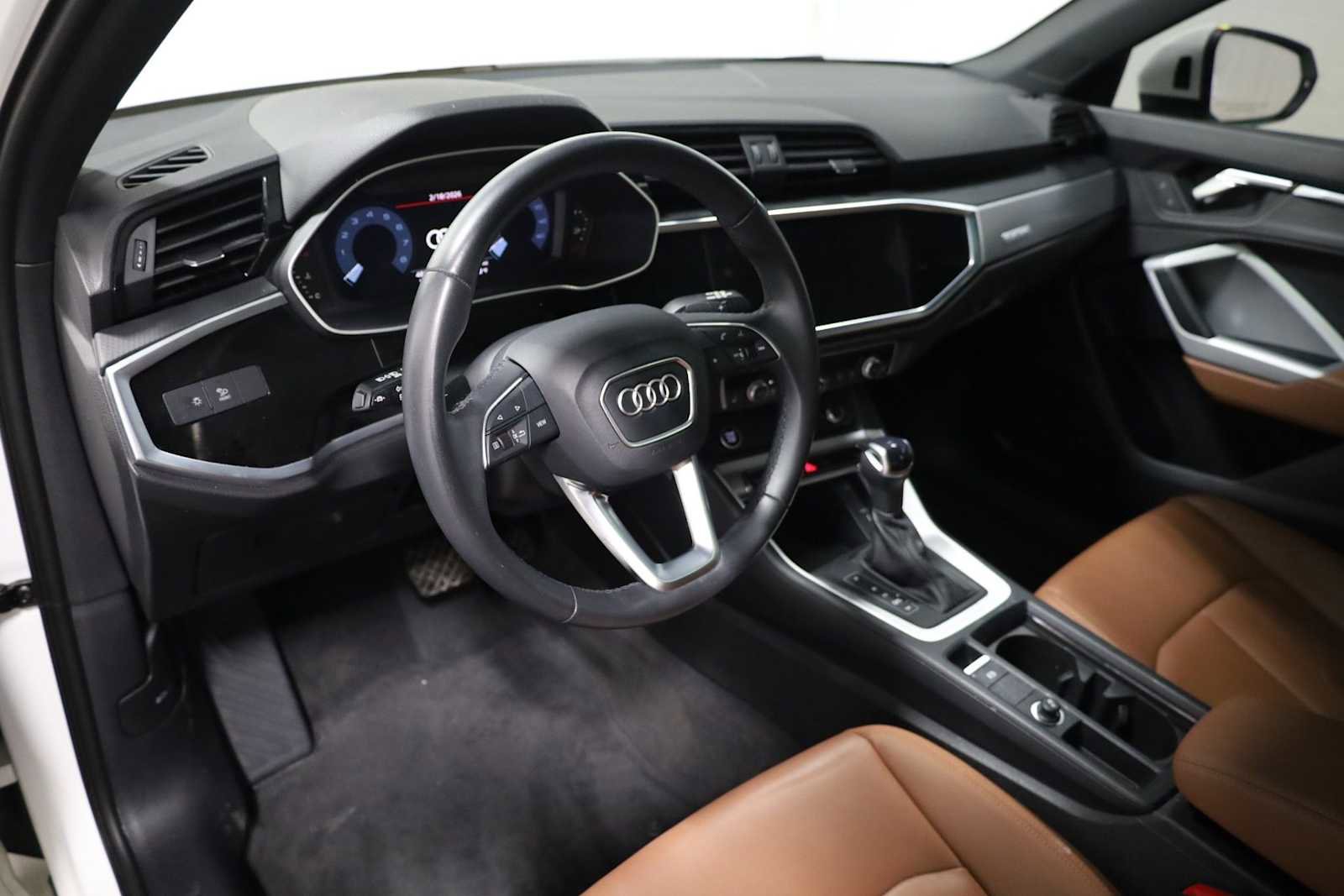 Used 2023 Audi Q3 2.0T Premium w/ Convenience Package image 4