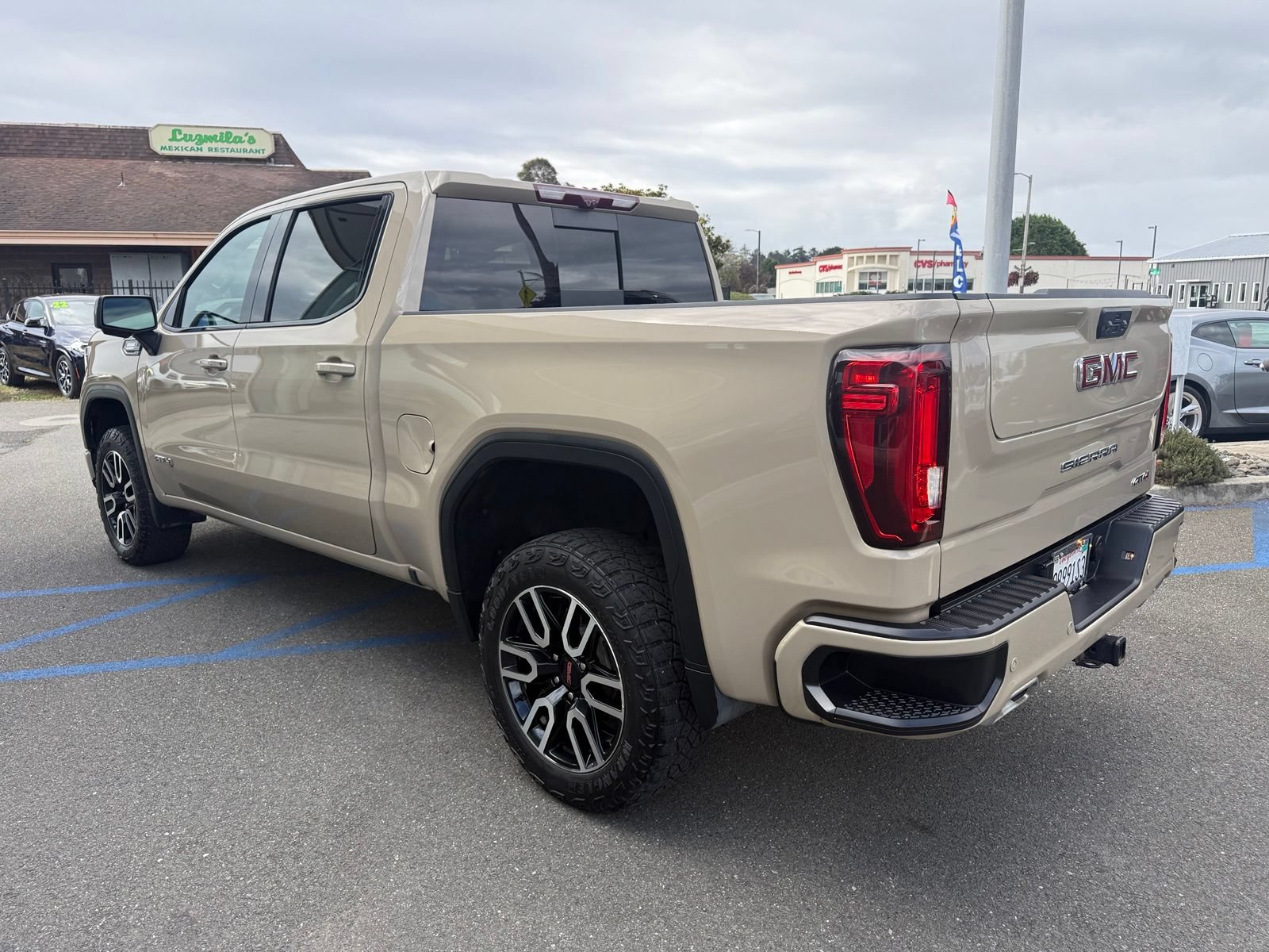 Used 2023 GMC Sierra 1500 AT4 w/ Technology Package AWD/4WD image 6