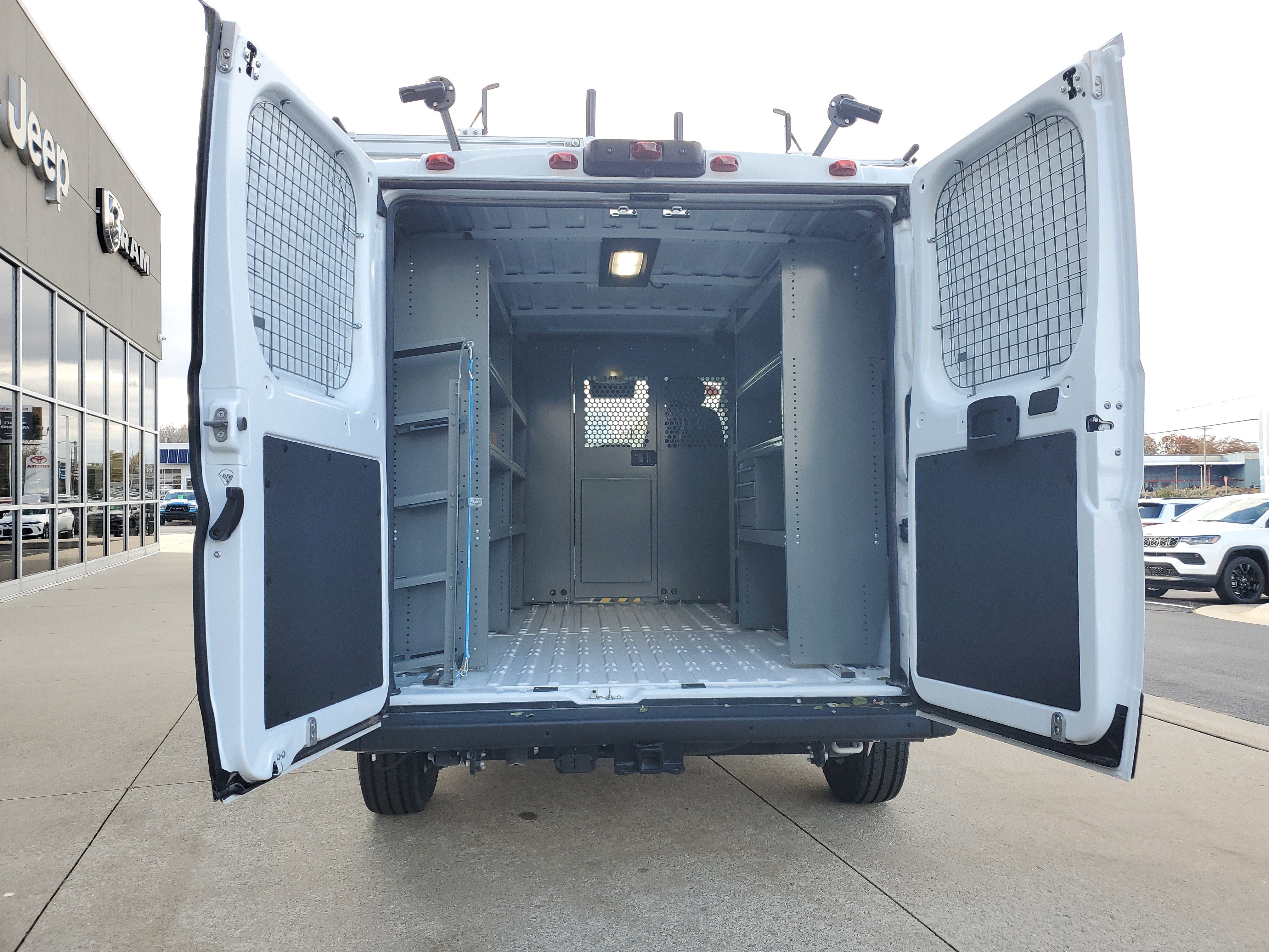 Used 2025 RAM ProMaster 2500 w/ Quick Order Package 22G SLT image 22