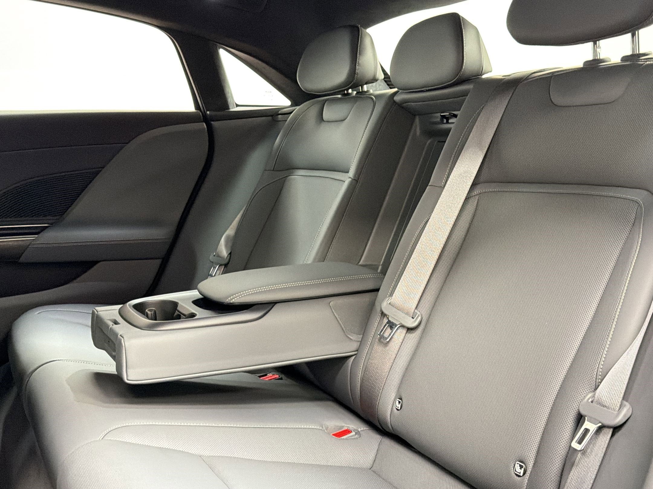 Used 2024 Lucid Air Pure image 24