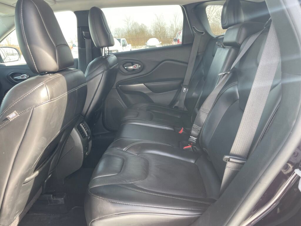 Used 2021 Jeep Cherokee Latitude Lux w/ Comfort/Convenience Group image 14