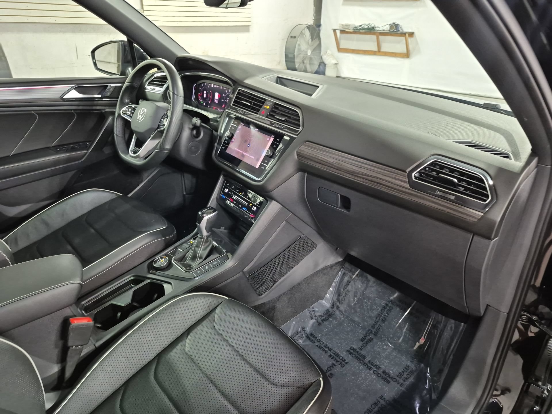 Used 2024 Volkswagen Tiguan SEL R-Line AWD/4WD image 31