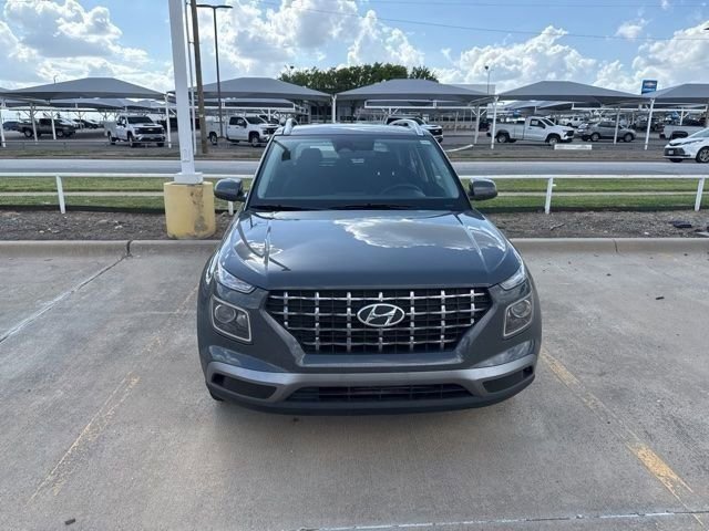 Used 2025 Hyundai Venue SEL image 2