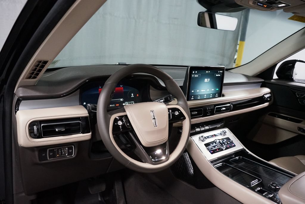 Used 2023 Lincoln Aviator 2WD w/ Premium Package image 11