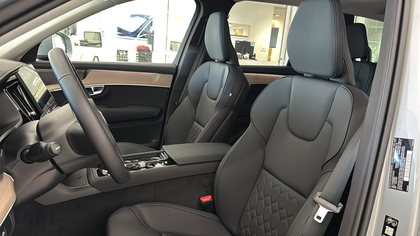 New 2026 Volvo XC90 B6 Plus w/ Protection Package Premier AWD/4WD image 23