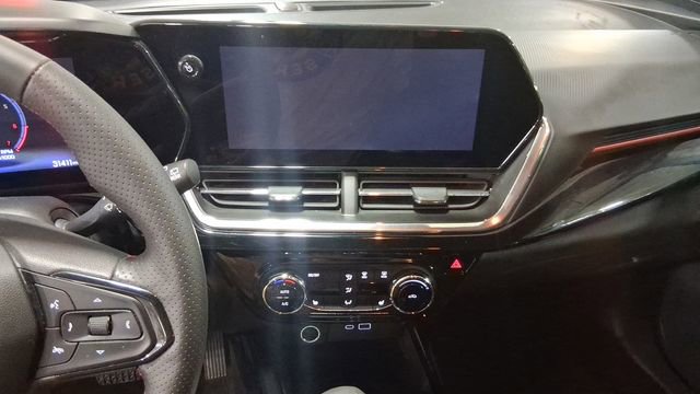 Used 2025 Chevrolet Trax RS w/ Driver Confidence Package FWD image 11