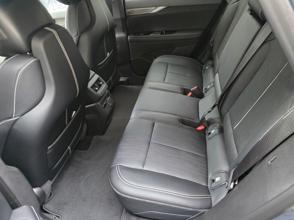 New 2026 Cadillac Optiq Luxury 2 image 16