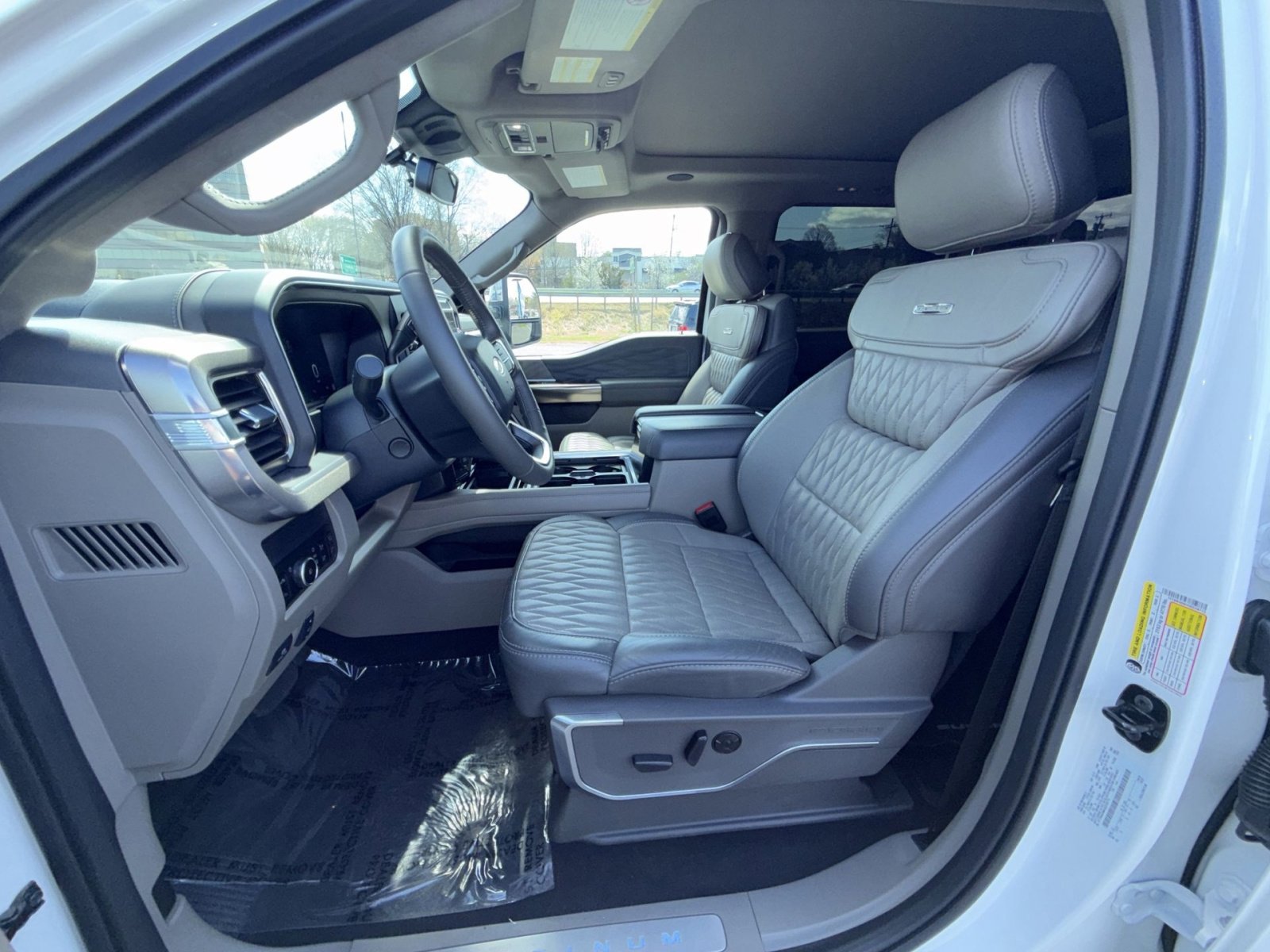 Used 2025 Ford F450 Platinum w/ Platinum Plus Package image 13