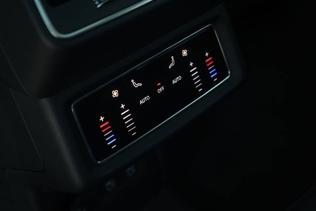 Used 2021 Audi e-tron Premium w/ Convenience Plus Package image 22