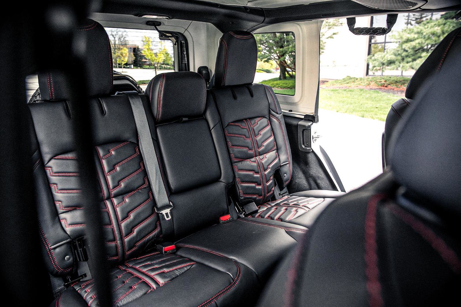New 2026 Jeep Wrangler Unlimited Rubicon w/ Technology Group AWD/4WD image 36