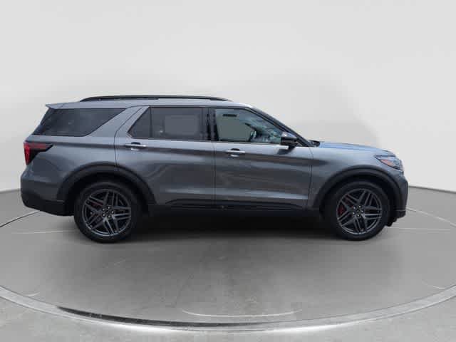 Used 2025 Ford Explorer ST AWD/4WD image 9
