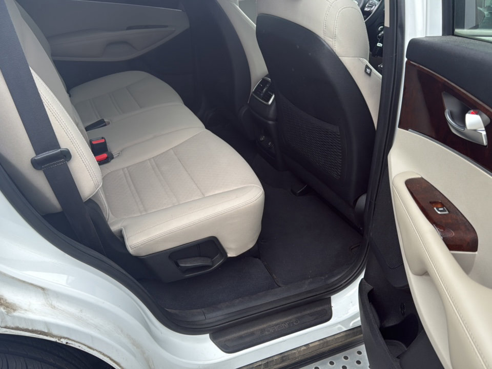 Used 2016 Kia Sorento LX AWD/4WD image 18