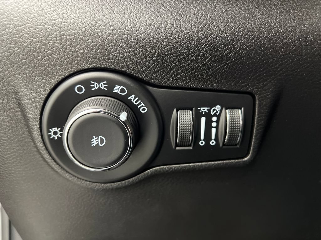Used 2024 Jeep Compass Trailhawk AWD/4WD image 41
