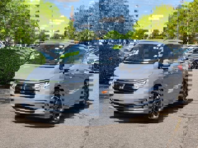 Used 2023 Honda Odyssey Elite image 2
