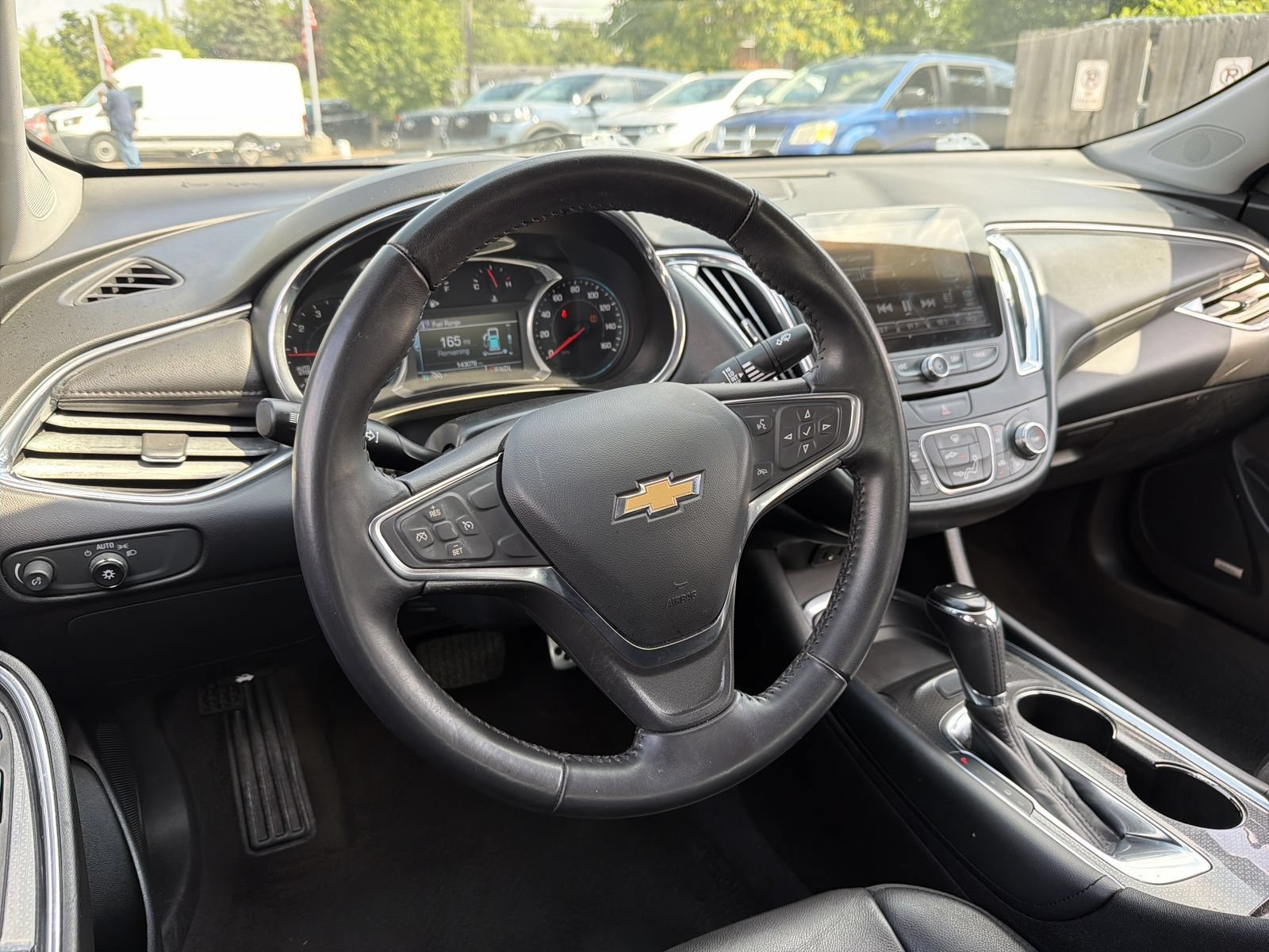Used 2017 Chevrolet Malibu LT w/ Leather Package FWD image 17