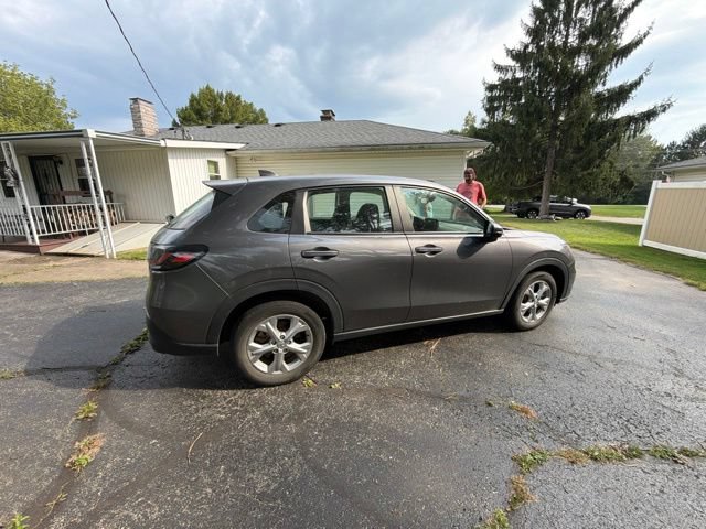 Used 2023 Honda HR-V LX image 3