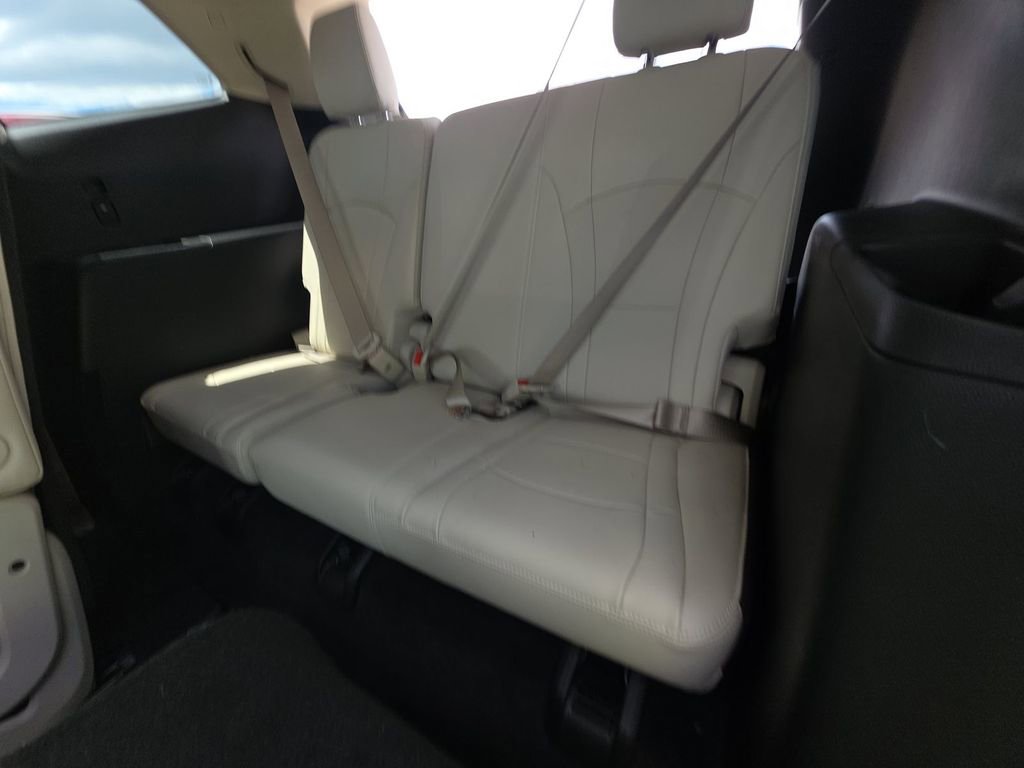 Used 2023 Buick Enclave Essence w/ Experience Buick Package FWD image 11
