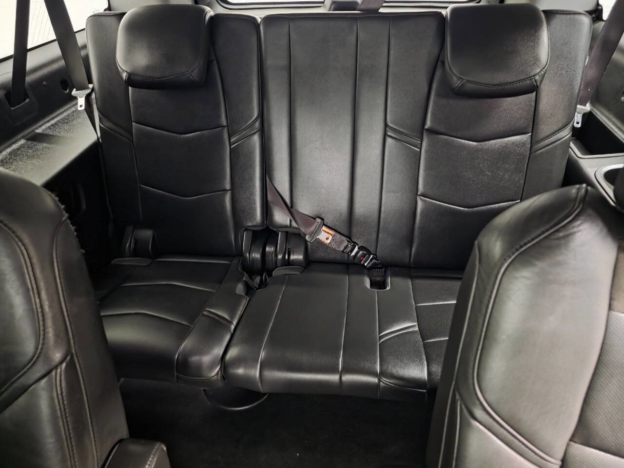 Used 2016 Cadillac Escalade ESV Luxury image 32