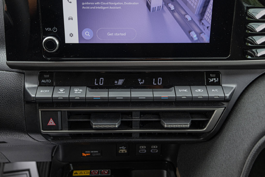 Used 2025 Toyota Camry LE FWD image 18