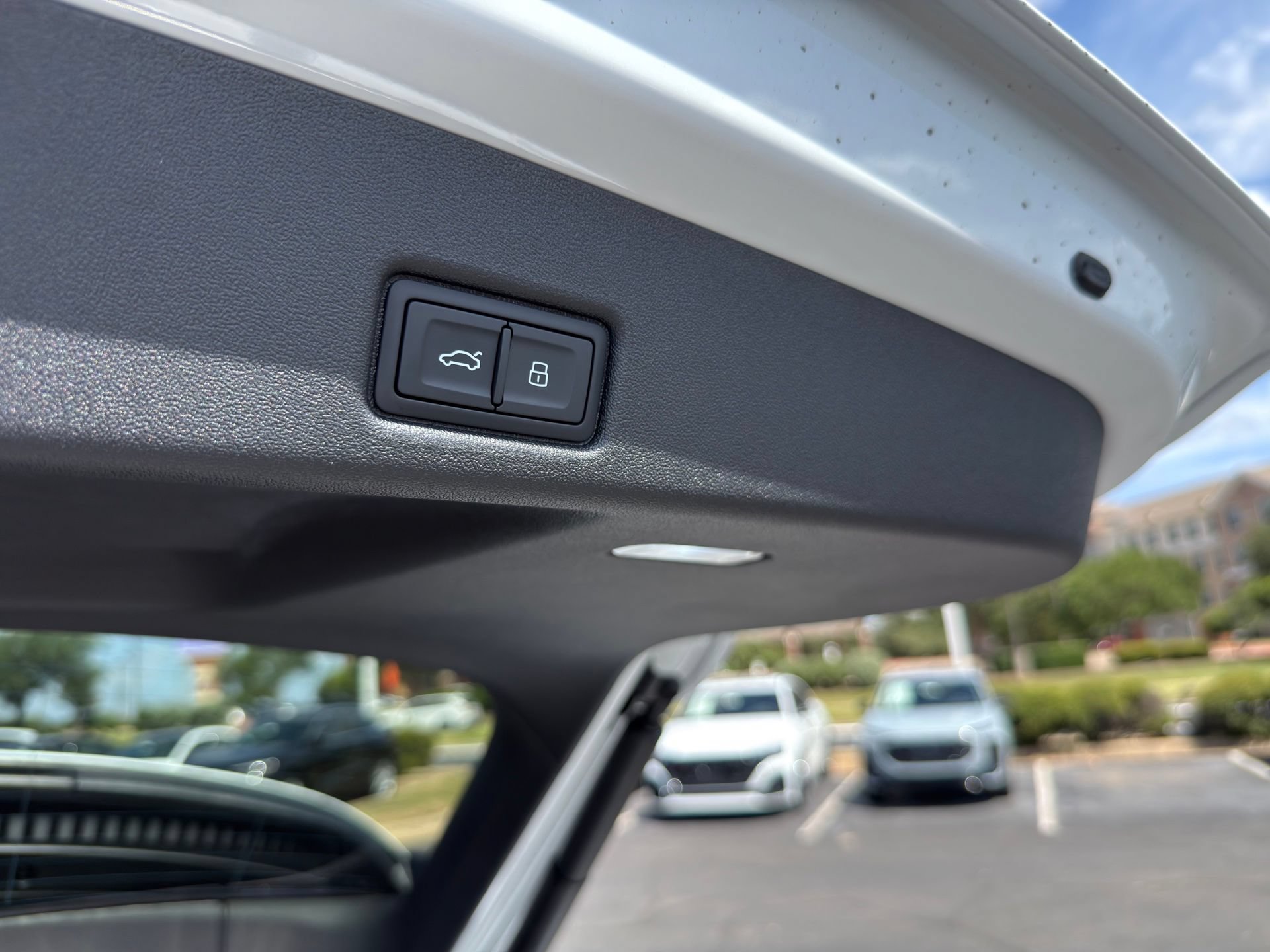 New 2026 Audi SQ5 Prestige AWD/4WD image 9