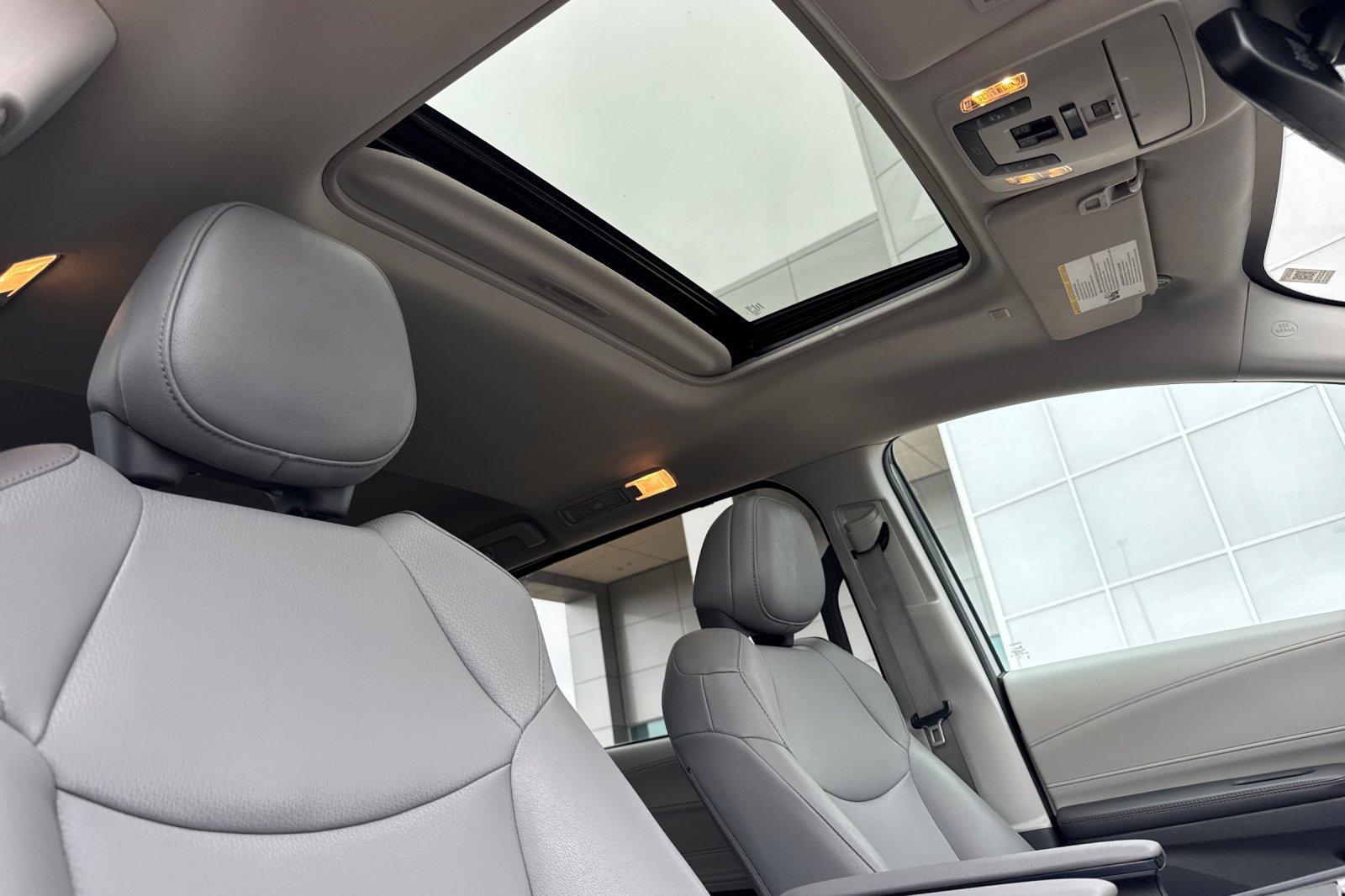 Certified 2024 Toyota Sienna XLE FWD image 21