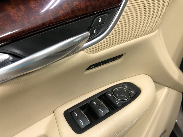 Used 2017 Cadillac XT5 Luxury w/ Driver Awareness Package AWD/4WD image 14
