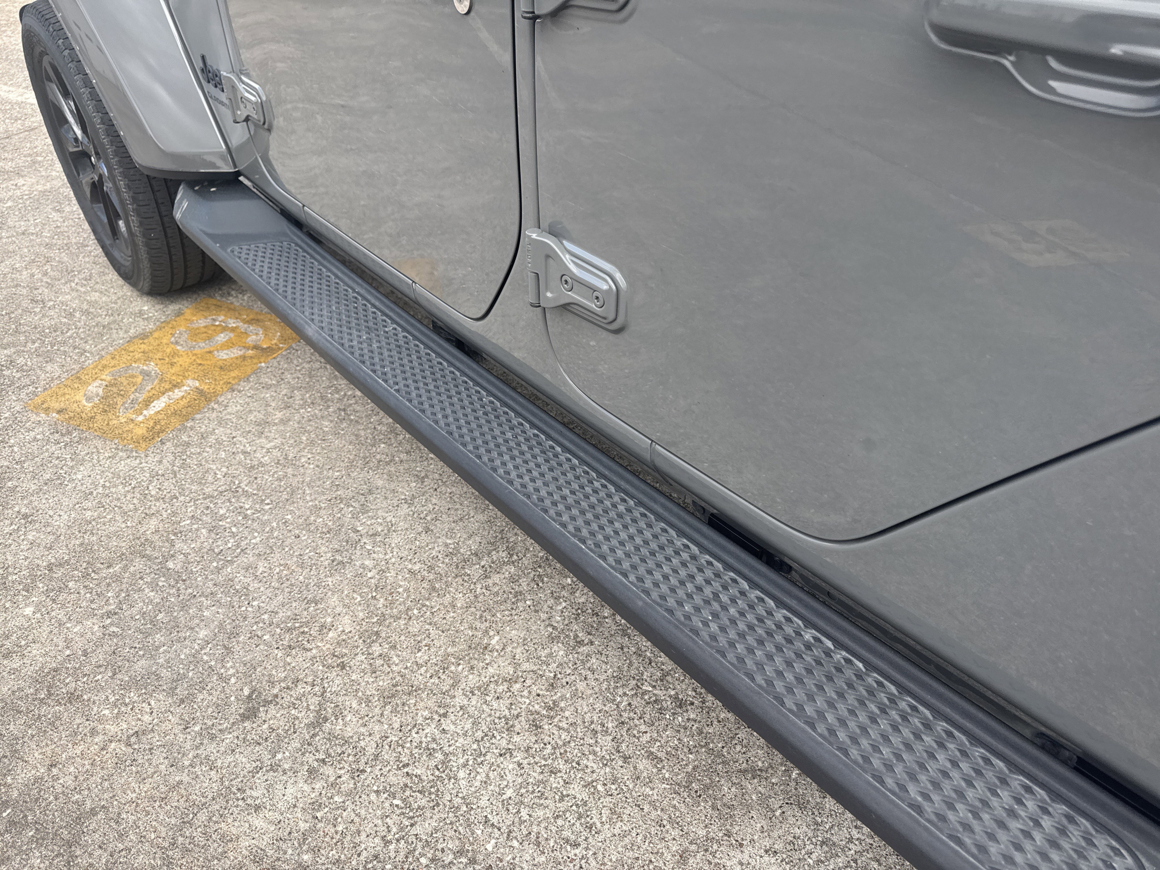 Used 2023 Jeep Gladiator Overland image 8