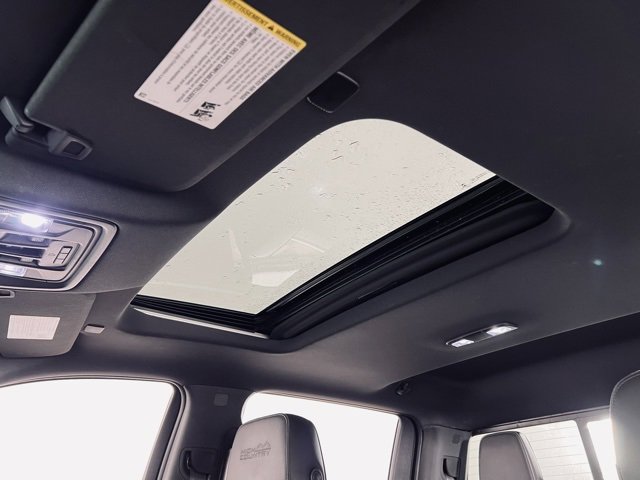 Used 2019 Chevrolet Silverado 1500 High Country image 34