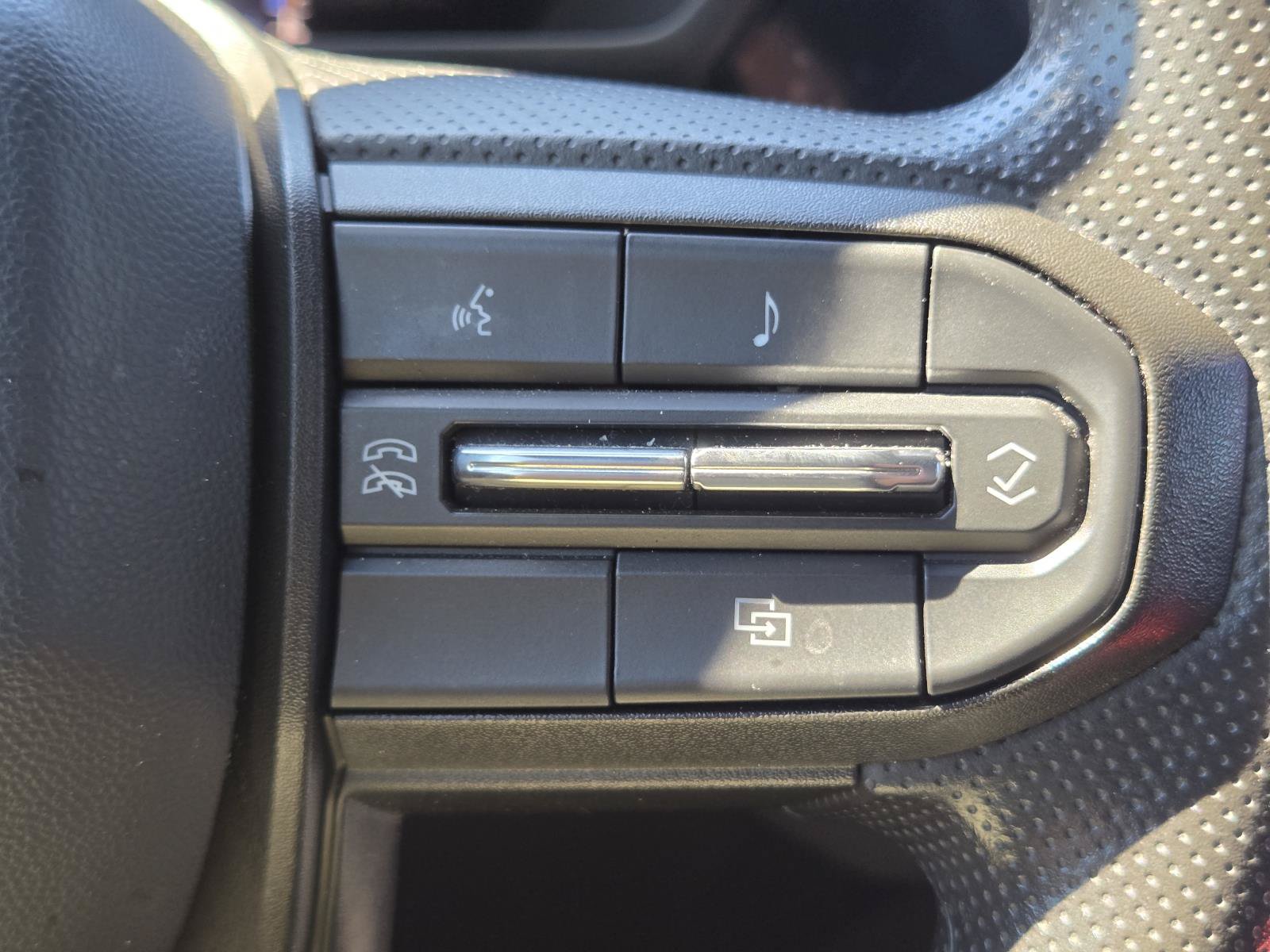 Used 2023 Chevrolet Colorado Trail Boss w/ Technology Package AWD/4WD image 25