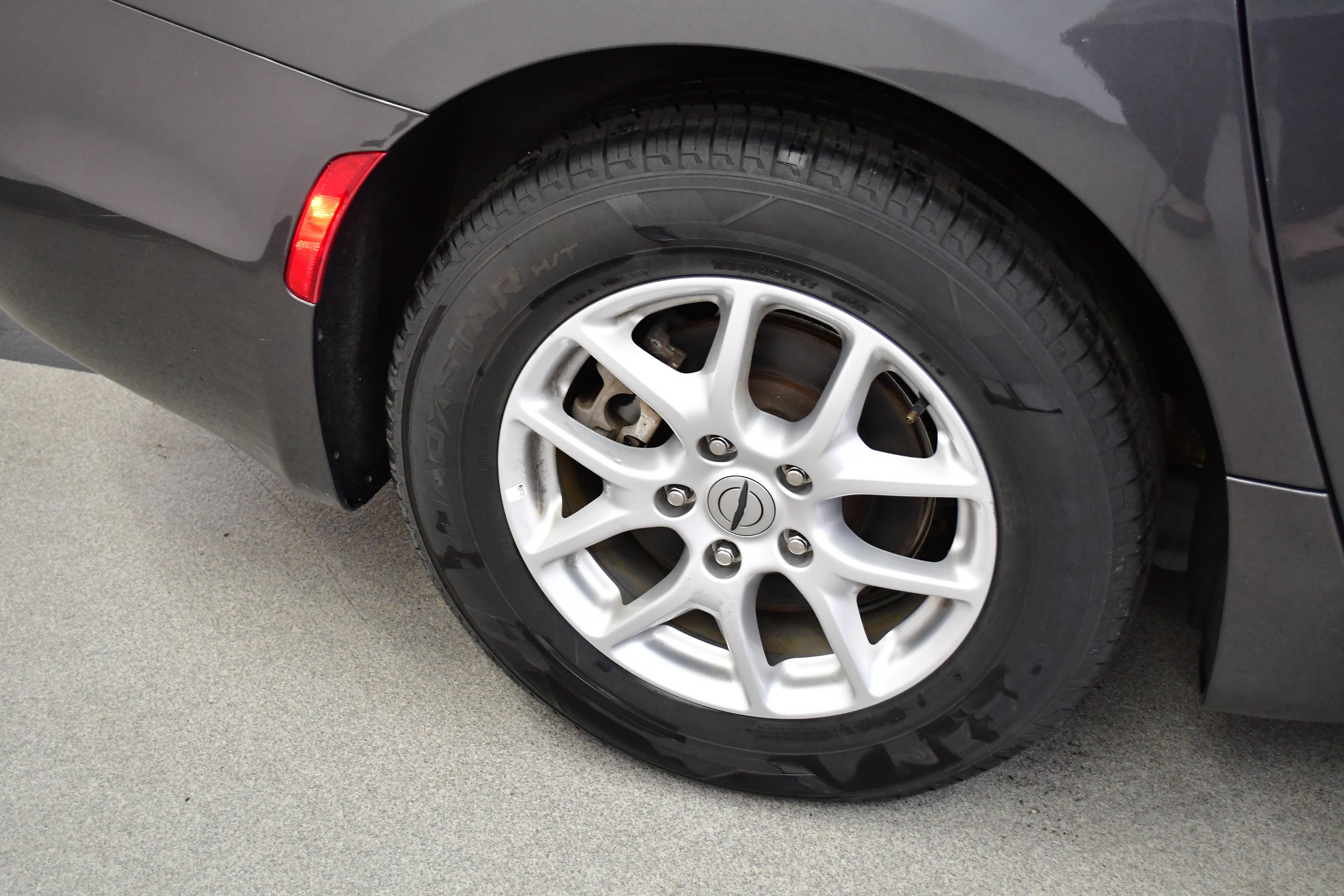 Used 2023 Chrysler Pacifica Touring-L FWD image 38