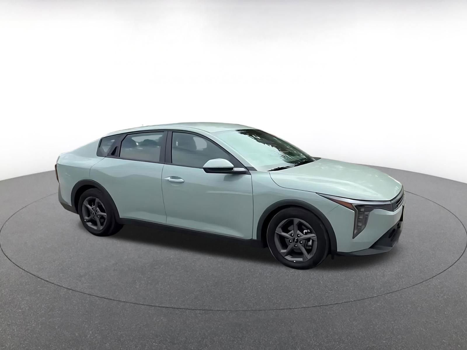 Used 2025 Kia K4 FWD image 2