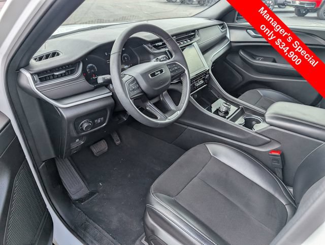 Used 2024 Jeep Grand Cherokee L Altitude AWD/4WD image 12