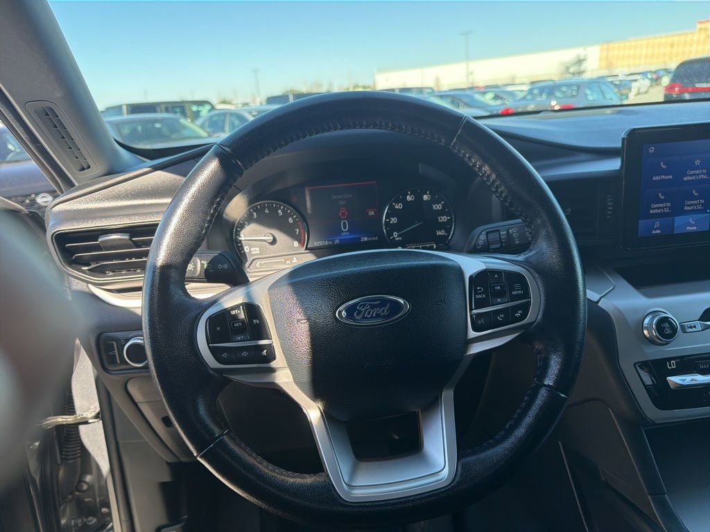 Used 2021 Ford Explorer XLT image 17