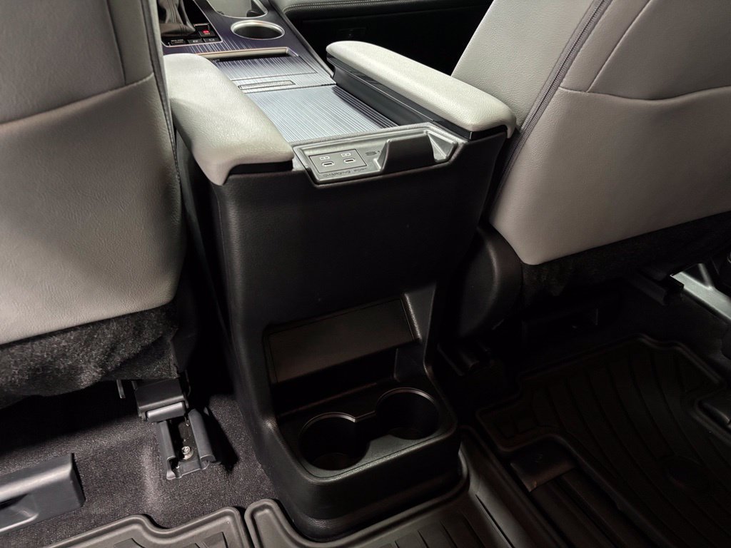 Used 2025 Toyota Sienna XLE AWD/4WD image 51