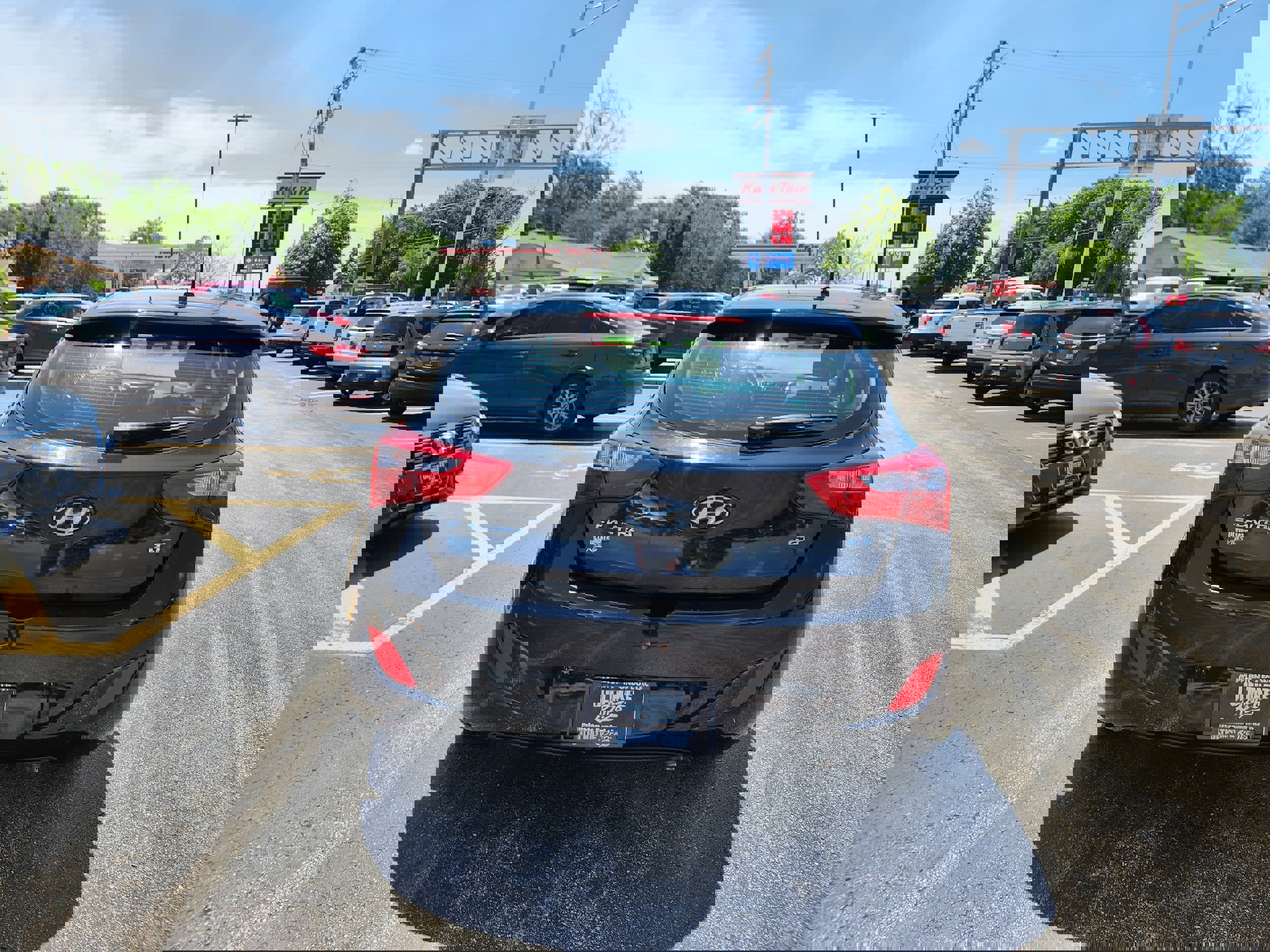 Used 2017 Hyundai Elantra GT image 6