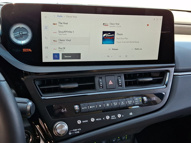 Used 2025 Lexus ES 300h w/ Luxury Package FWD image 16