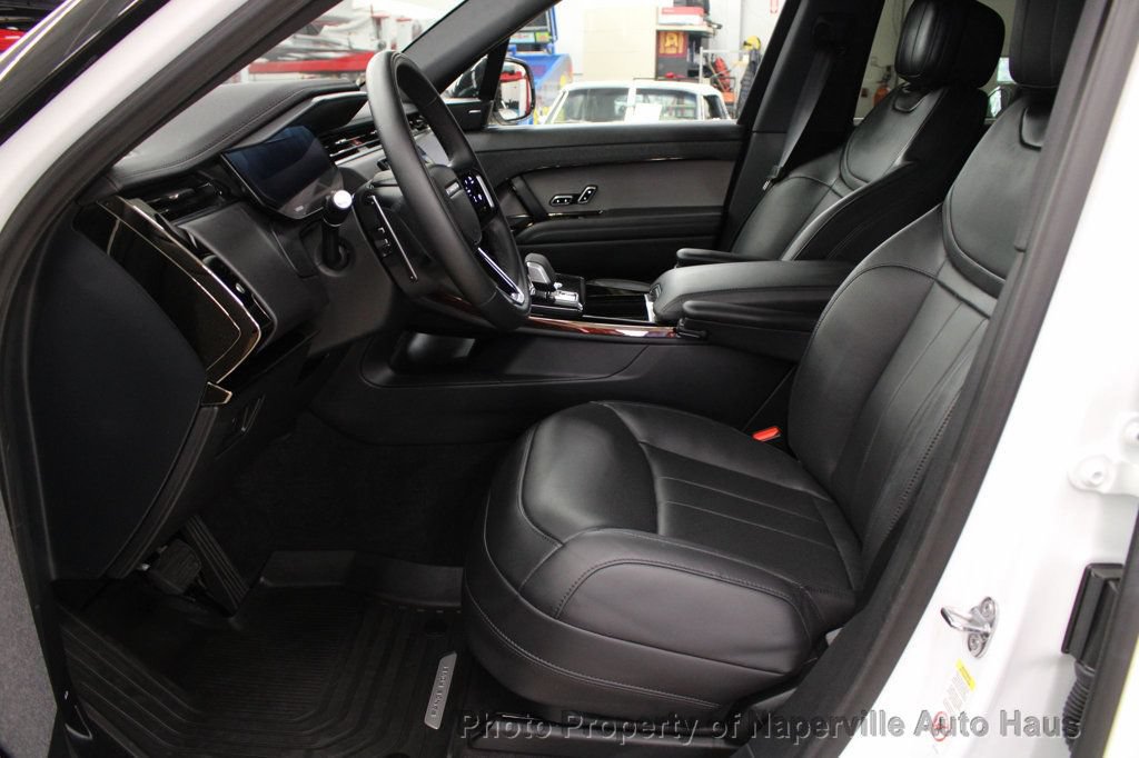 Used 2025 Land Rover Range Rover Sport SE AWD/4WD image 12