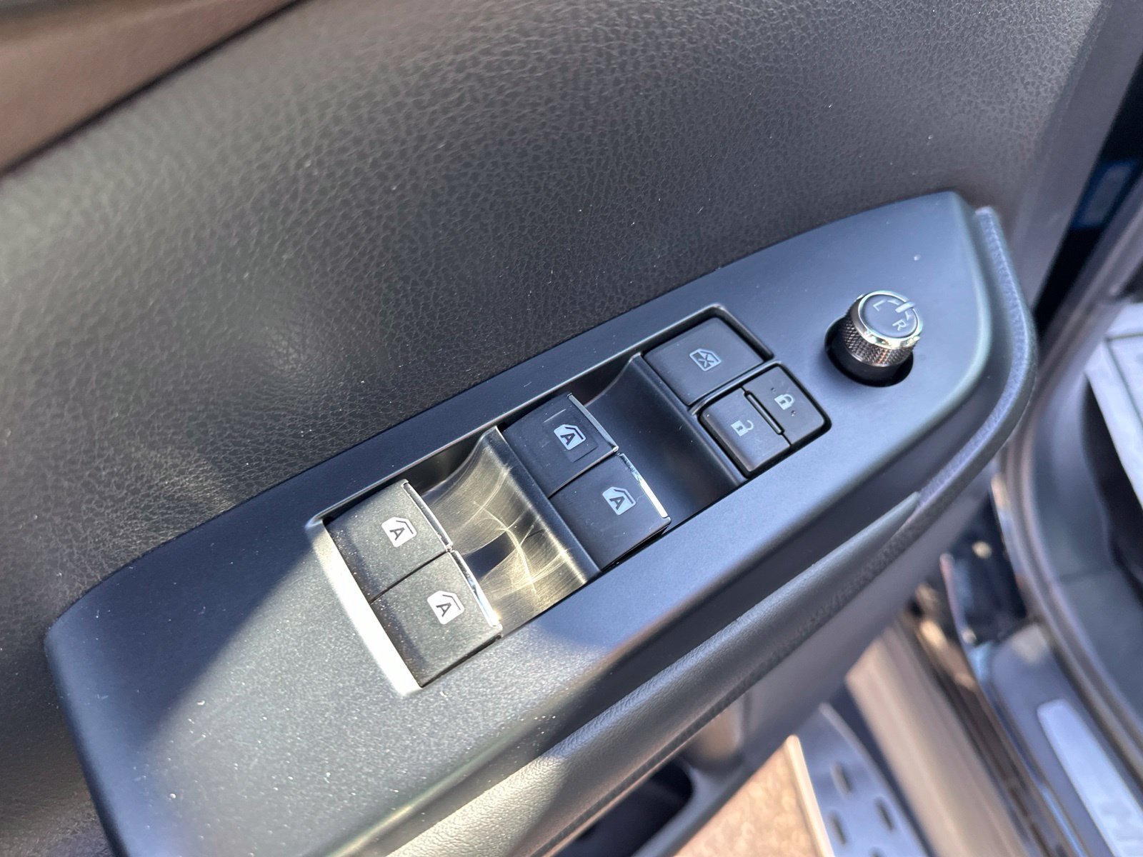 Used 2017 Toyota Highlander Limited Platinum FWD image 22