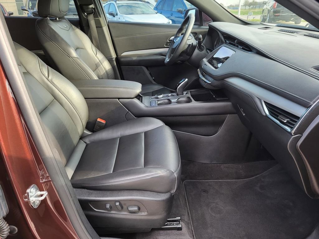 Used 2023 Cadillac XT4 Premium Luxury w/ Cold Weather Package image 9