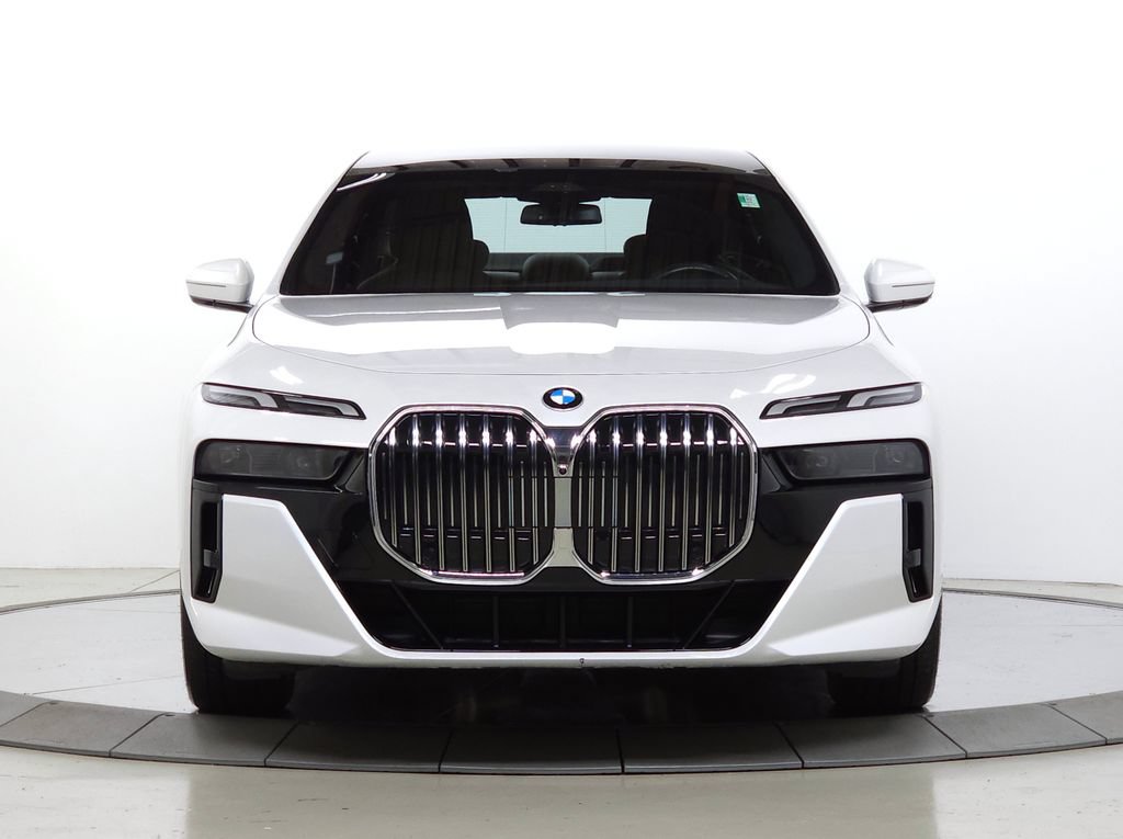 Used 2024 BMW 760i xDrive w/ Premium Package 2 AWD/4WD image 2