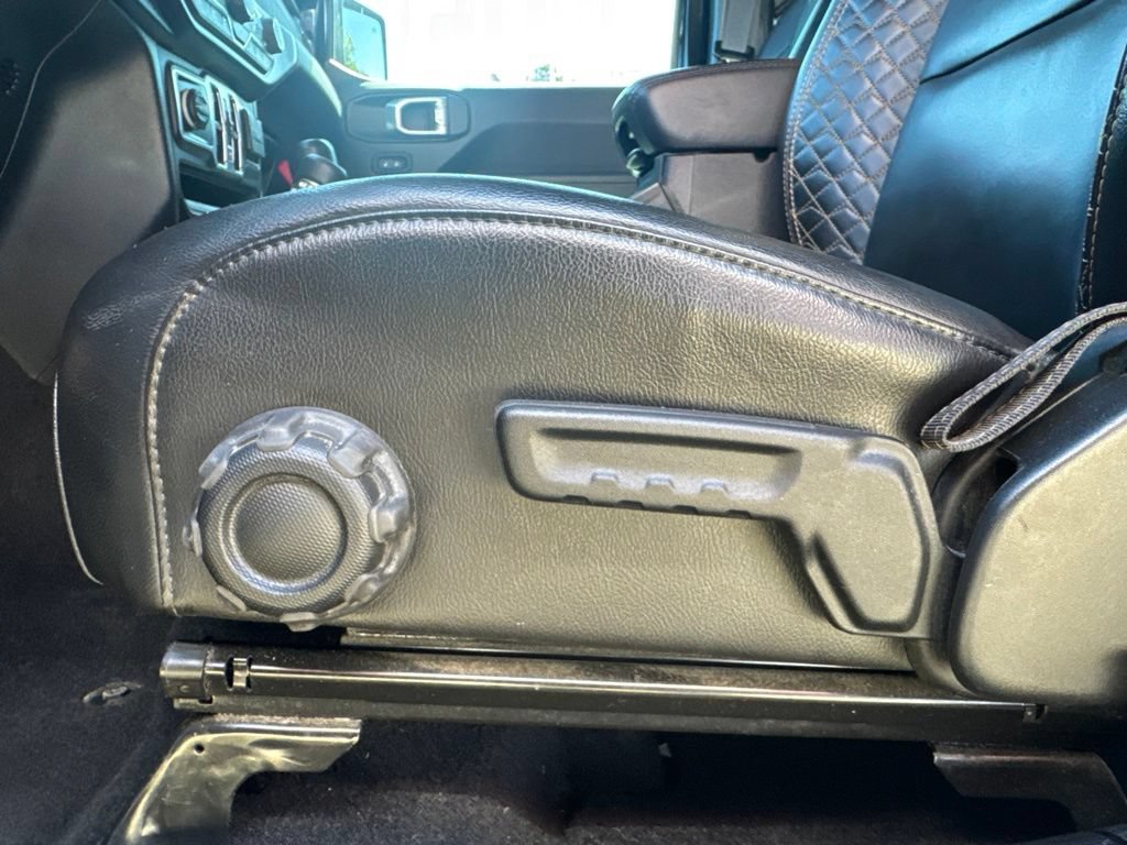 Used 2021 Jeep Wrangler Unlimited Sahara AWD/4WD image 31