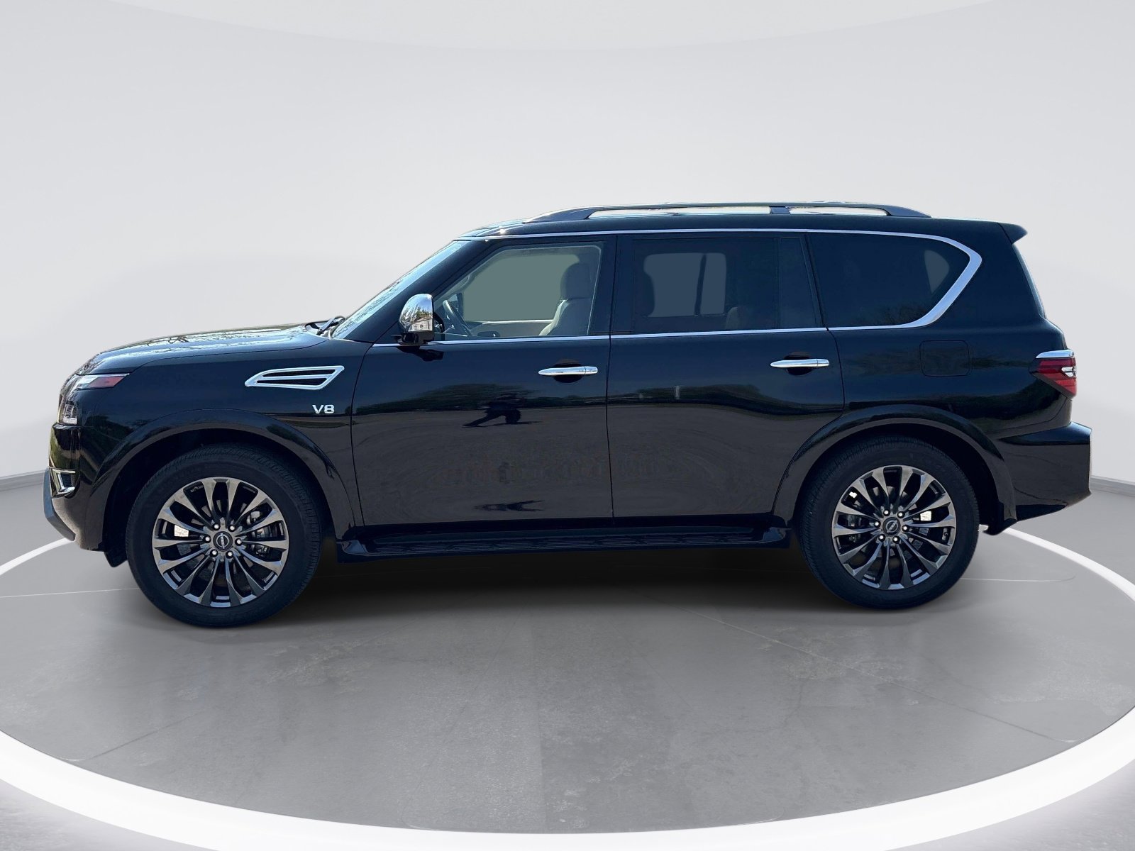 Used 2022 Nissan Armada Platinum w/ Captain's Chairs Package image 5