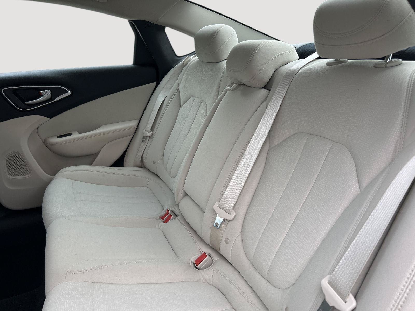 Used 2016 Chrysler 200 Limited FWD image 6