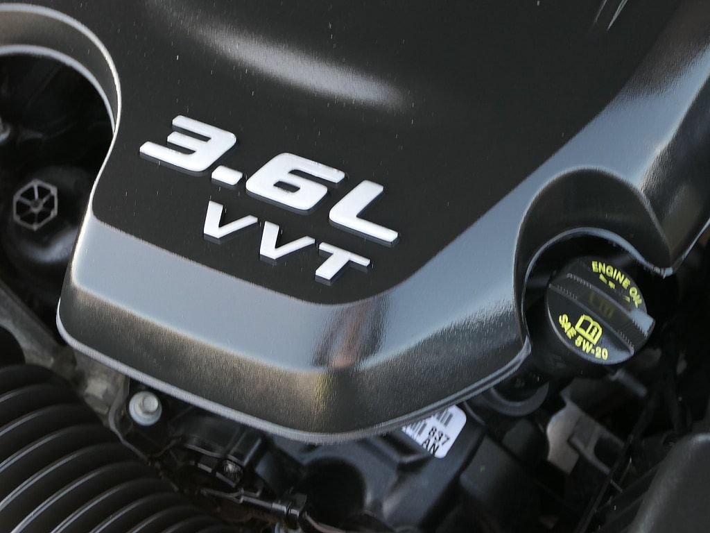 Used 2022 Dodge Challenger SXT RWD image 28