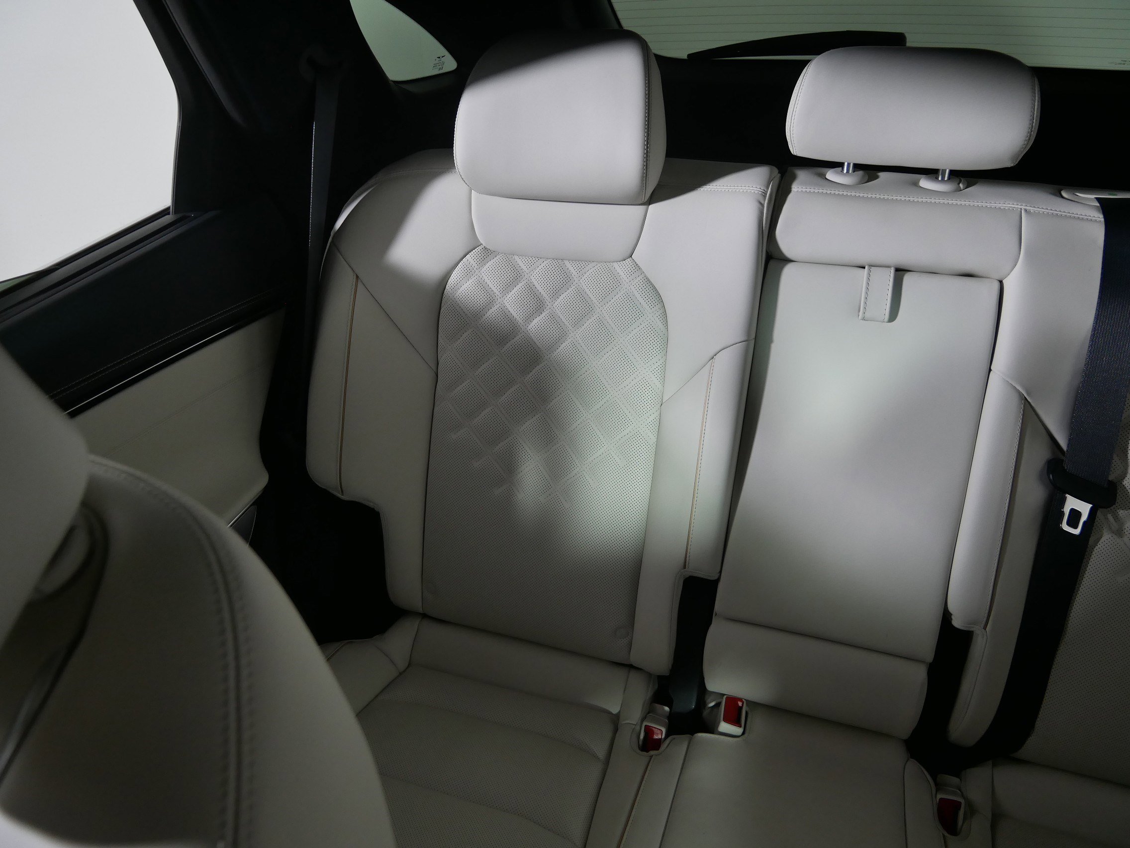 Certified 2025 Genesis Electrified GV70 Advanced w/ Prestige Package image 12