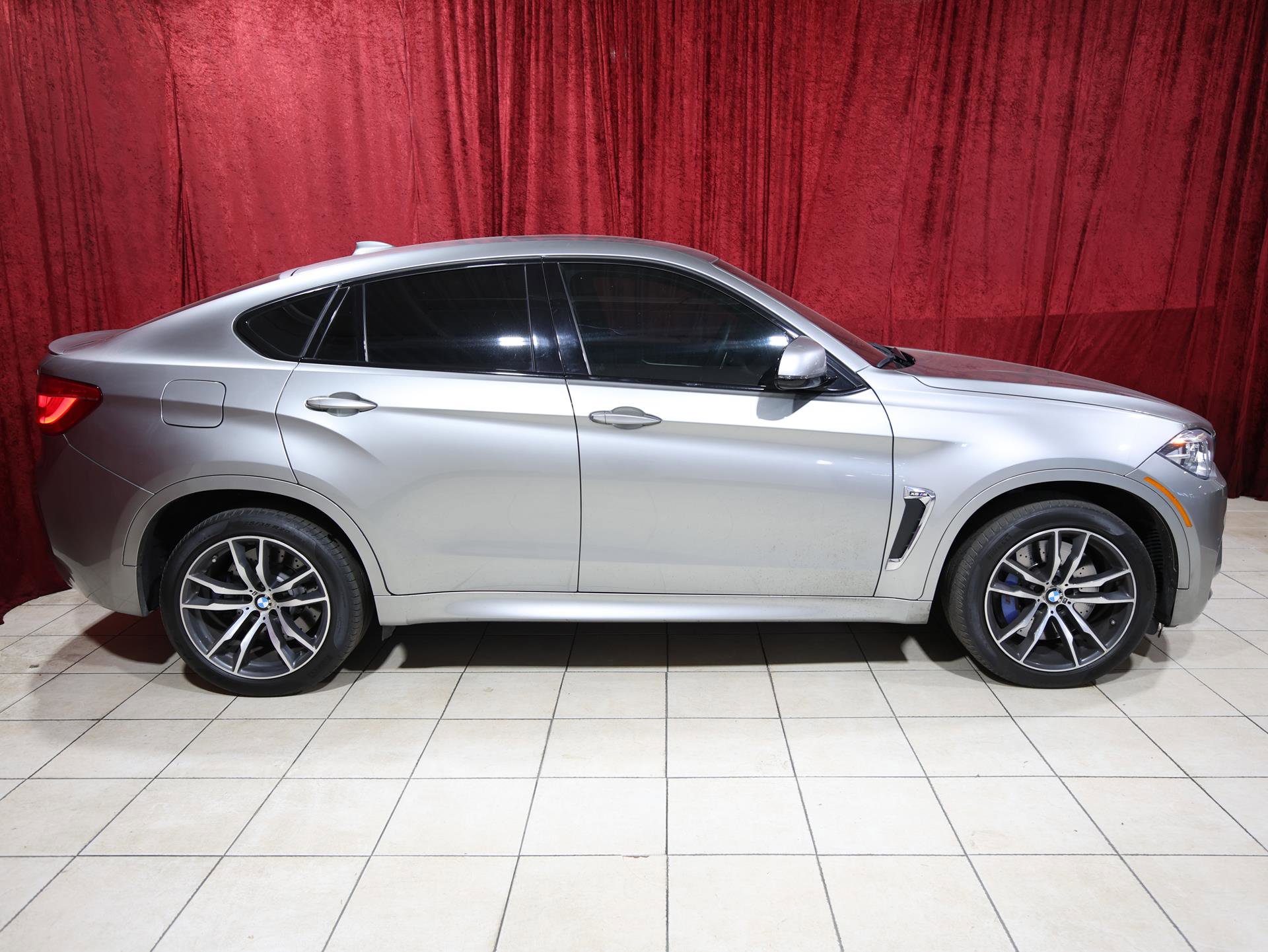 Used 2015 BMW X6 M image 8