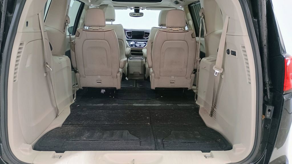 Used 2020 Chrysler Pacifica Limited image 26